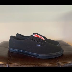 Vans Authentic Lo Pro (Black/Black)